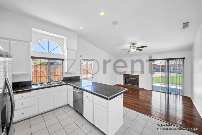 Building Photo - 27015 Hemingway Ct
