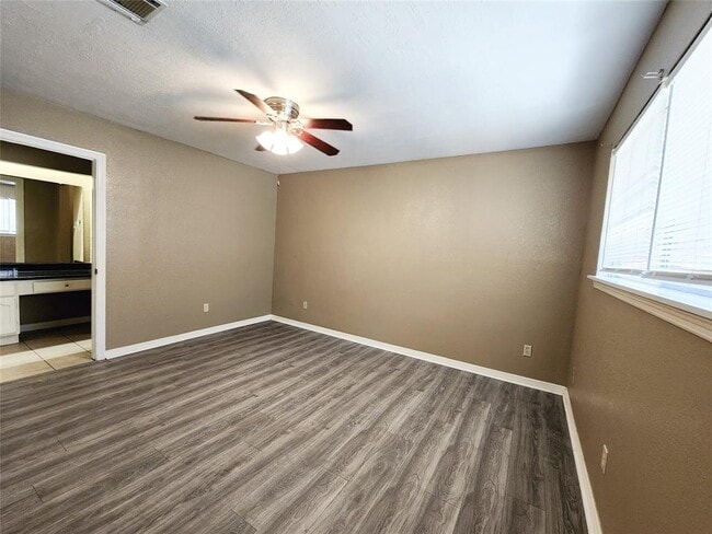 Building Photo - 1359 Tenderden Dr