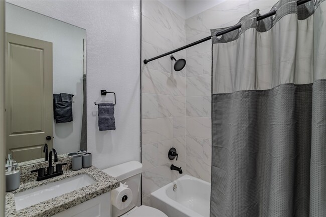 Building Photo - 5901 Crest Ct