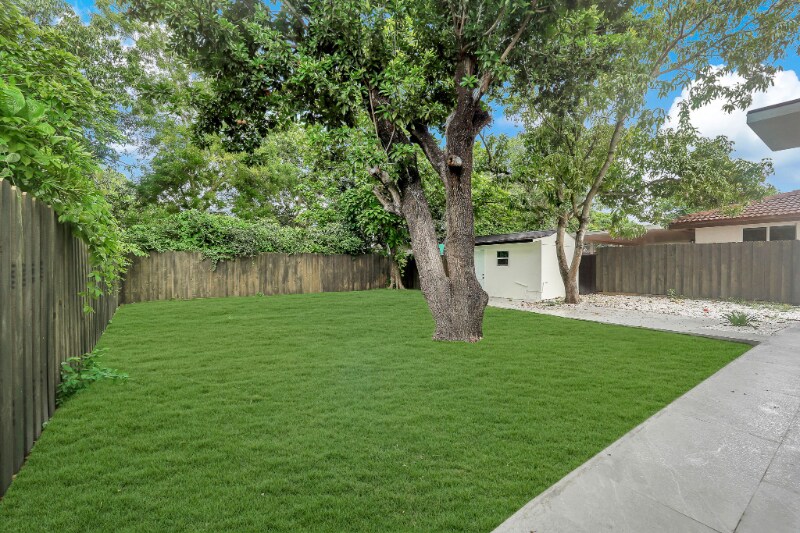 Building Photo - 972 SW 44th Ave