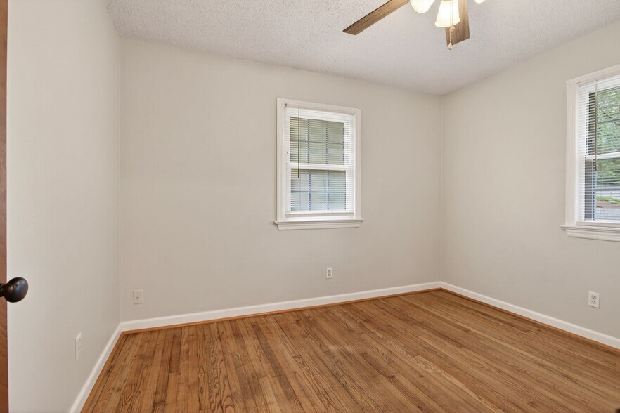 Building Photo - 404 Roselynn Ln