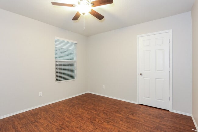 Building Photo - 128 Feverbush Dr