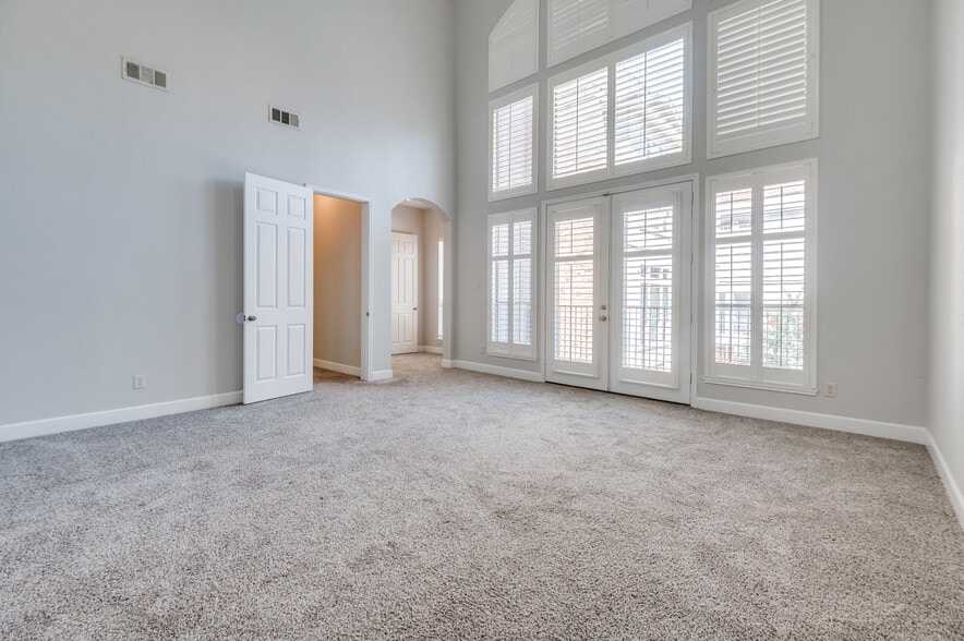Building Photo - 909 City Side Ln