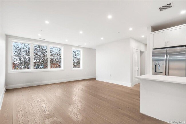 Building Photo - 132 Halstead Ave