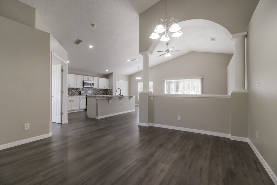 Building Photo - 2285 Merry Rd