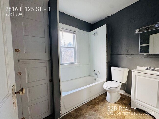 Building Photo - 2816 E 125th St