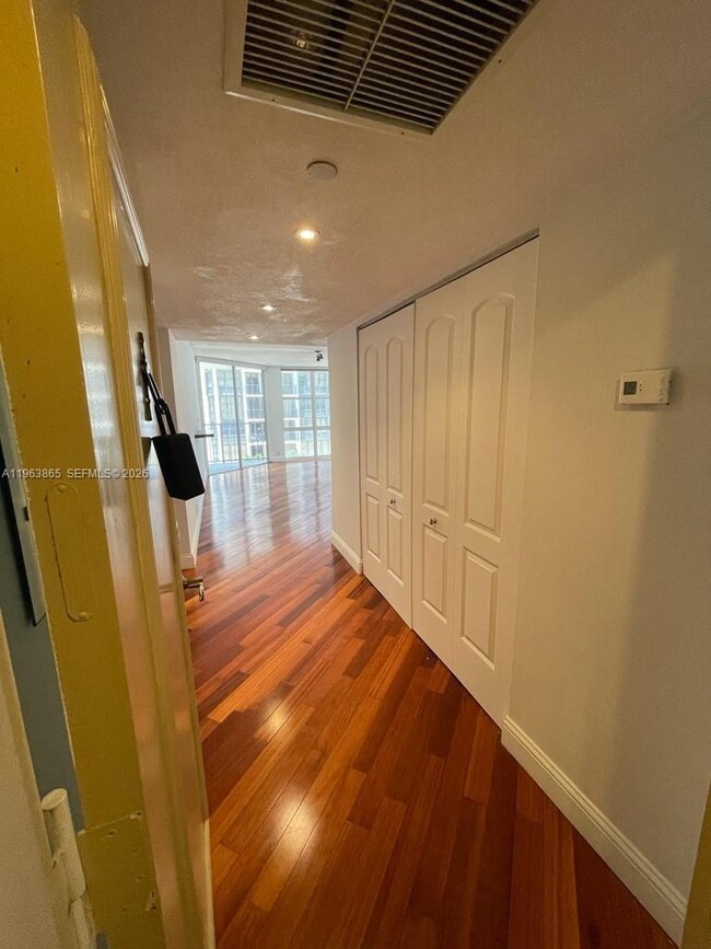 Building Photo - 1865 Brickell Ave