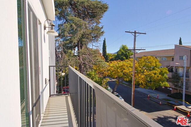 Building Photo - 10801 Kling St