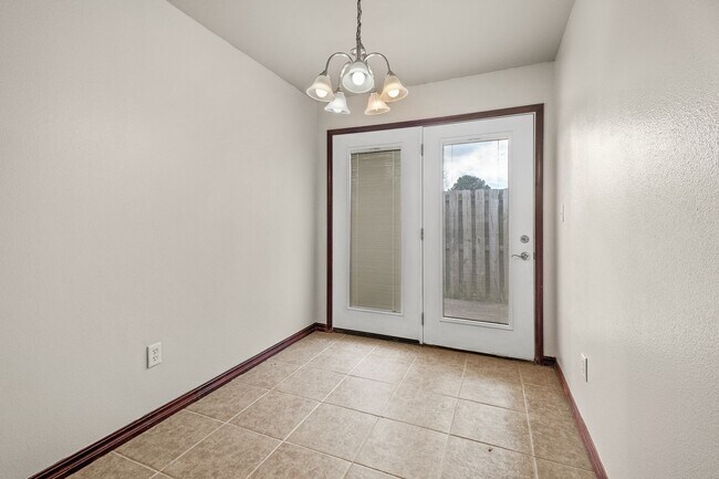 Building Photo - 1270 N Trinity Dr