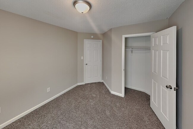 Building Photo - 5657 Wolf Pack Dr