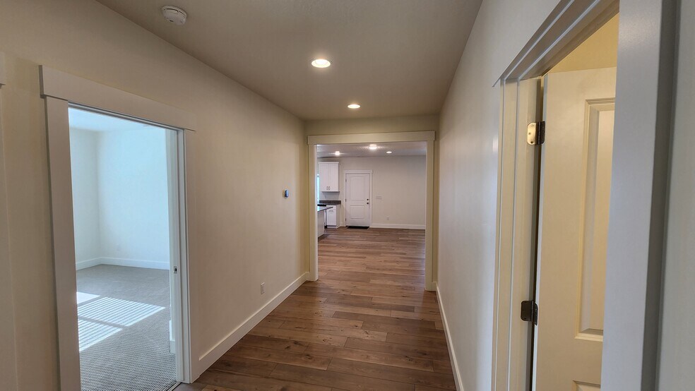 Hallway to Kitchen - 1467 N Orchard Ridge Ln