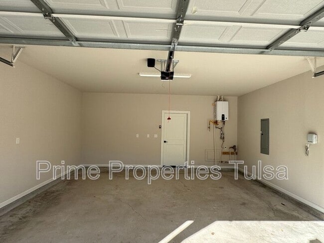 Building Photo - 1022 E Delmar Pl