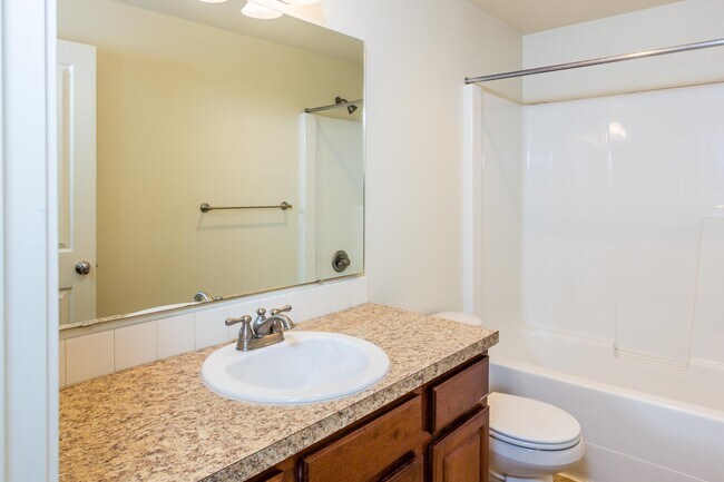 Building Photo - 3 bedroom 2.5 Bath with Fenced Back Yard - Pet Friendly