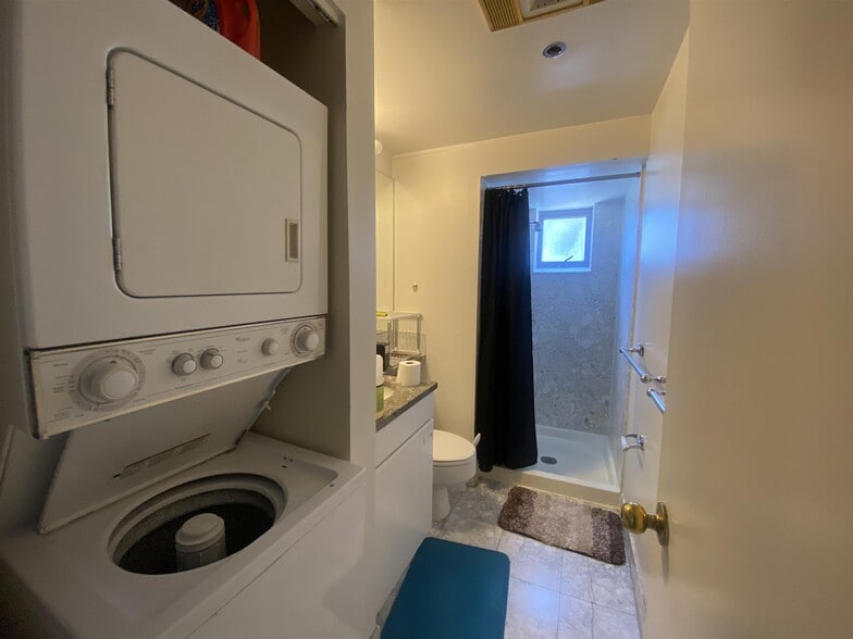 Building Photo - 931 Massachusetts Ave