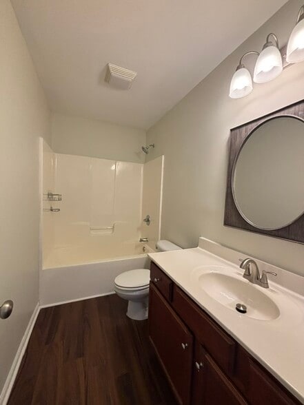 Building Photo - 4427 Parkcrest Cir