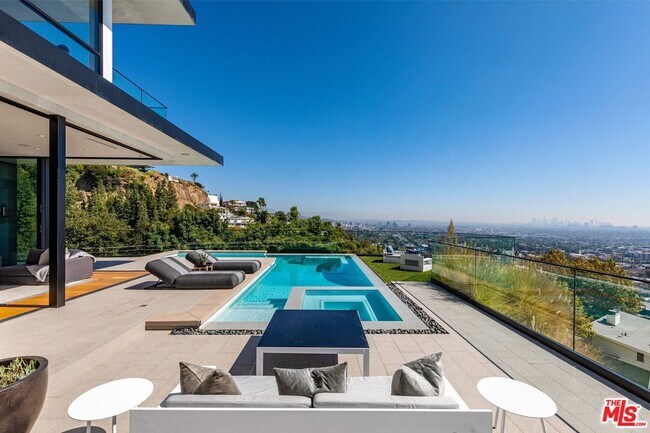 Building Photo - 8366 Sunset View Dr