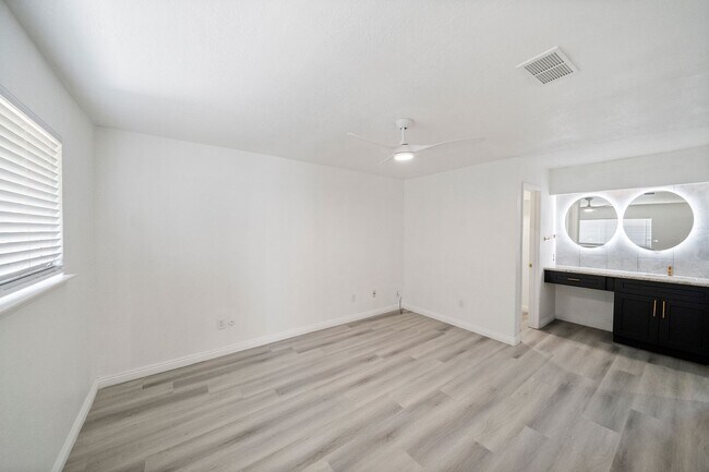 Building Photo - For Lease | 3 Bed, 2 Bath | 1,446 Sq Ft | Greengate Place|