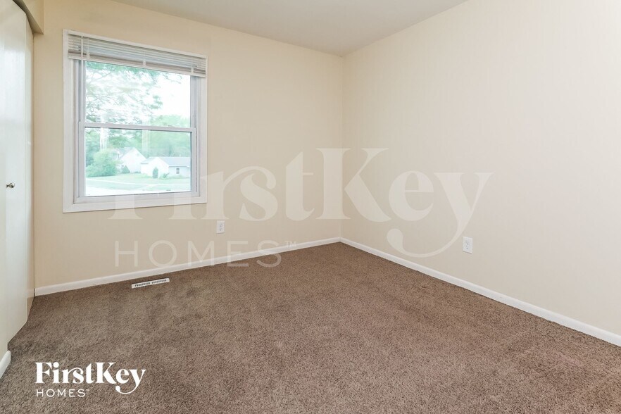Building Photo - 800 Shady Ln