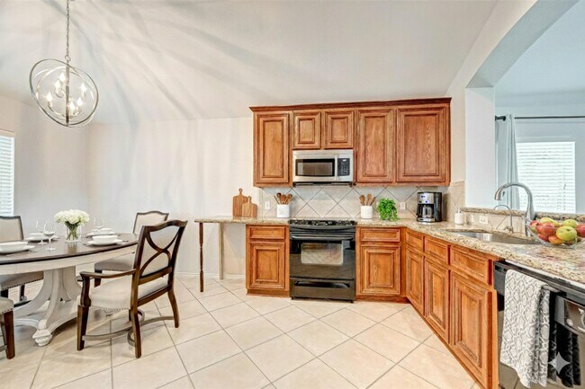 Building Photo - 25911 Palmdale Estate Dr