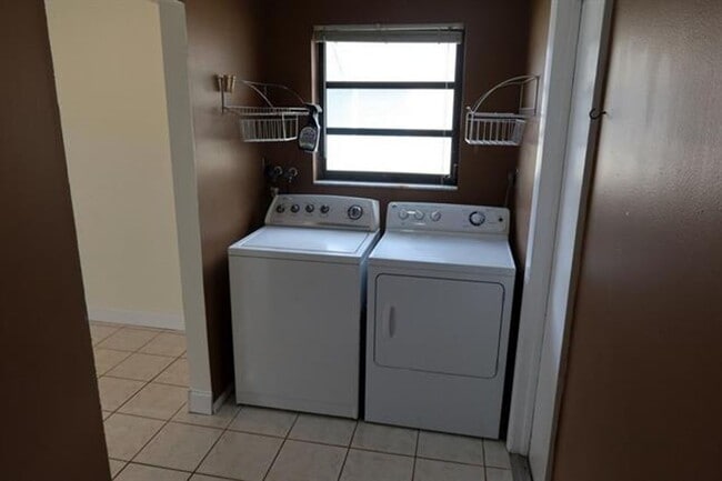 Building Photo - 9220 SW 56th St