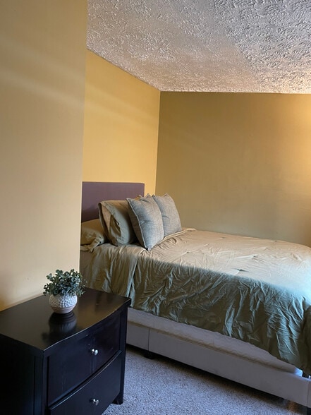 Building Photo - 888 W Lombard St