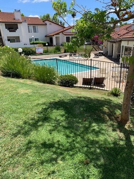SWIMMING POOL - 2425 Cranston Dr