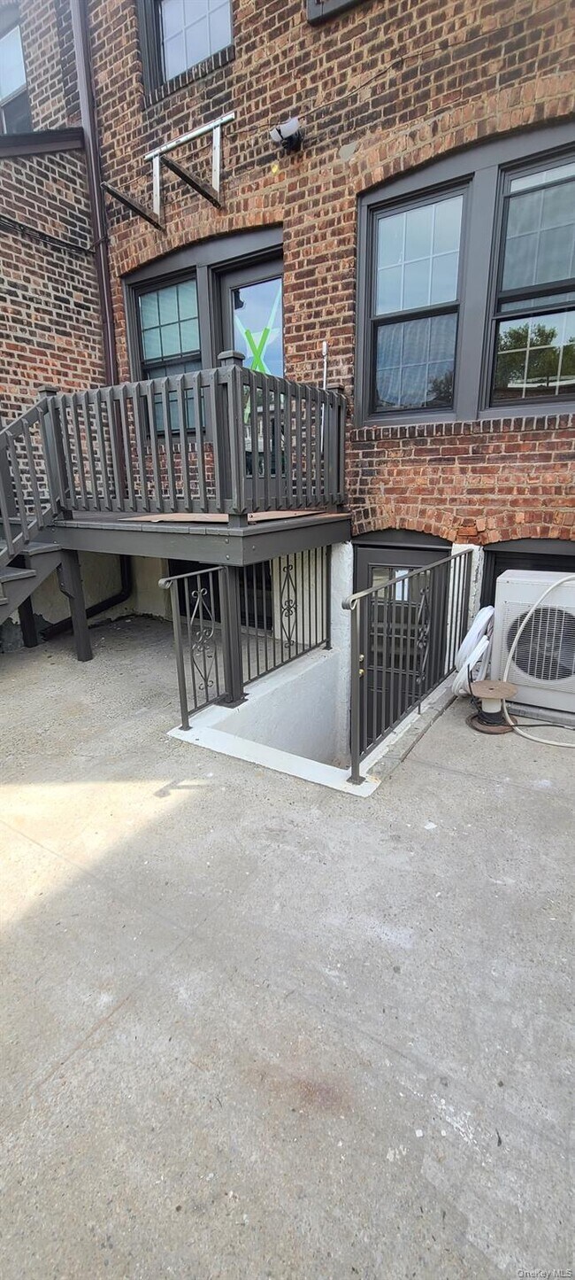 Building Photo - 88-37 62nd Dr