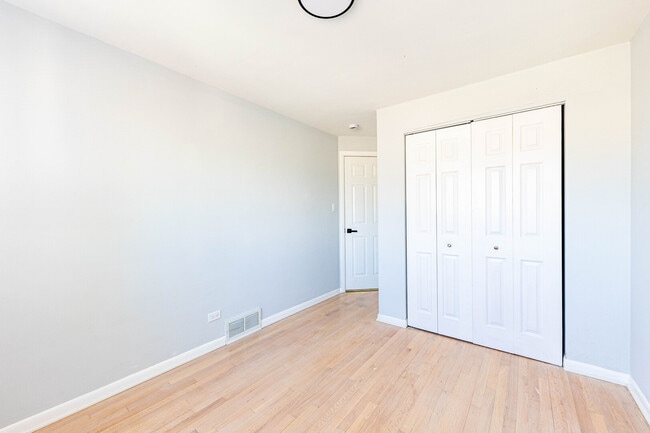 Building Photo - 4914 W 32nd Pl