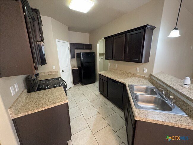 Building Photo - 1300 Vanguard Ln