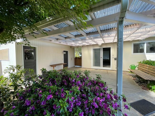 Building Photo - Updated 3 bedroom, 2 bath home