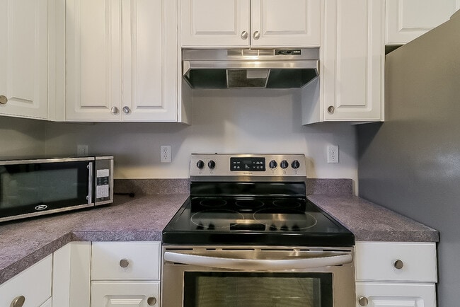 Building Photo - Cute 3BR, 2.5BA home