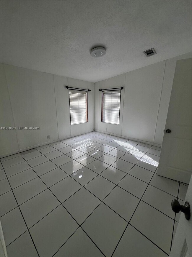 Building Photo - 19800 180