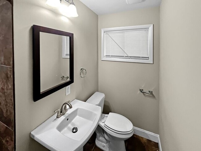 Building Photo - 244 E Haven Dr