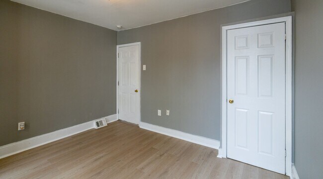 Building Photo - Charming 2 bedroom