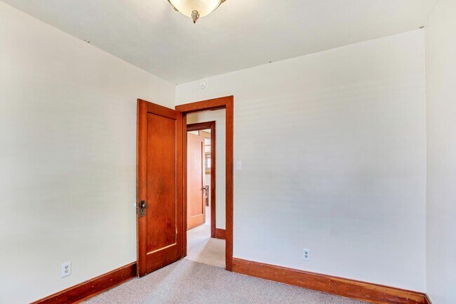 Building Photo - 172 S 600 W