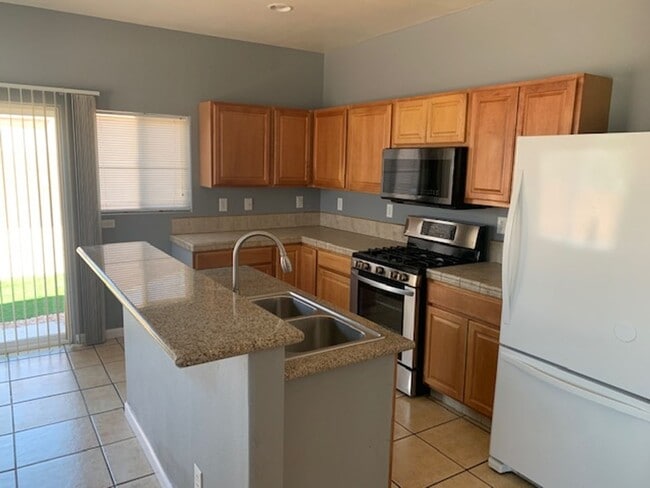 Building Photo - 3 Bedroom Townhouse