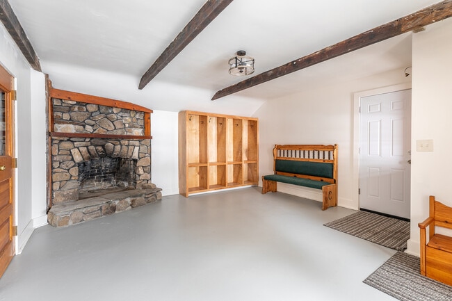 Building Photo - 14 Browns Ln