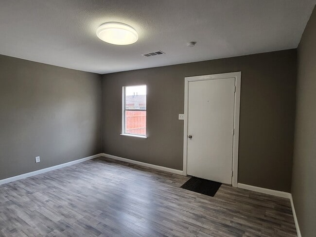 Building Photo - 9605 Grady Ln