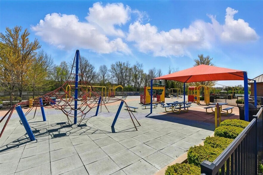 Building Photo - 1105 Ridgeway Dr