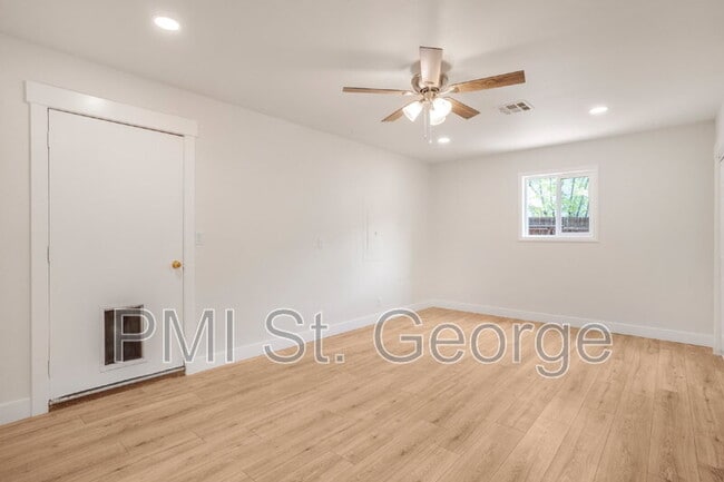 Building Photo - 1098 N 1900 W