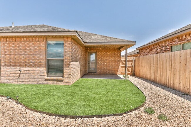 Building Photo - "Charming 3-Bed, 2-Bath Haven with 1,615 Sq Ft in Lubbock's Cozy Kirksey Avenue!" Half off first ...