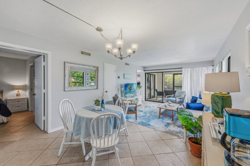 Building Photo - 1334 Chesapeake Ave