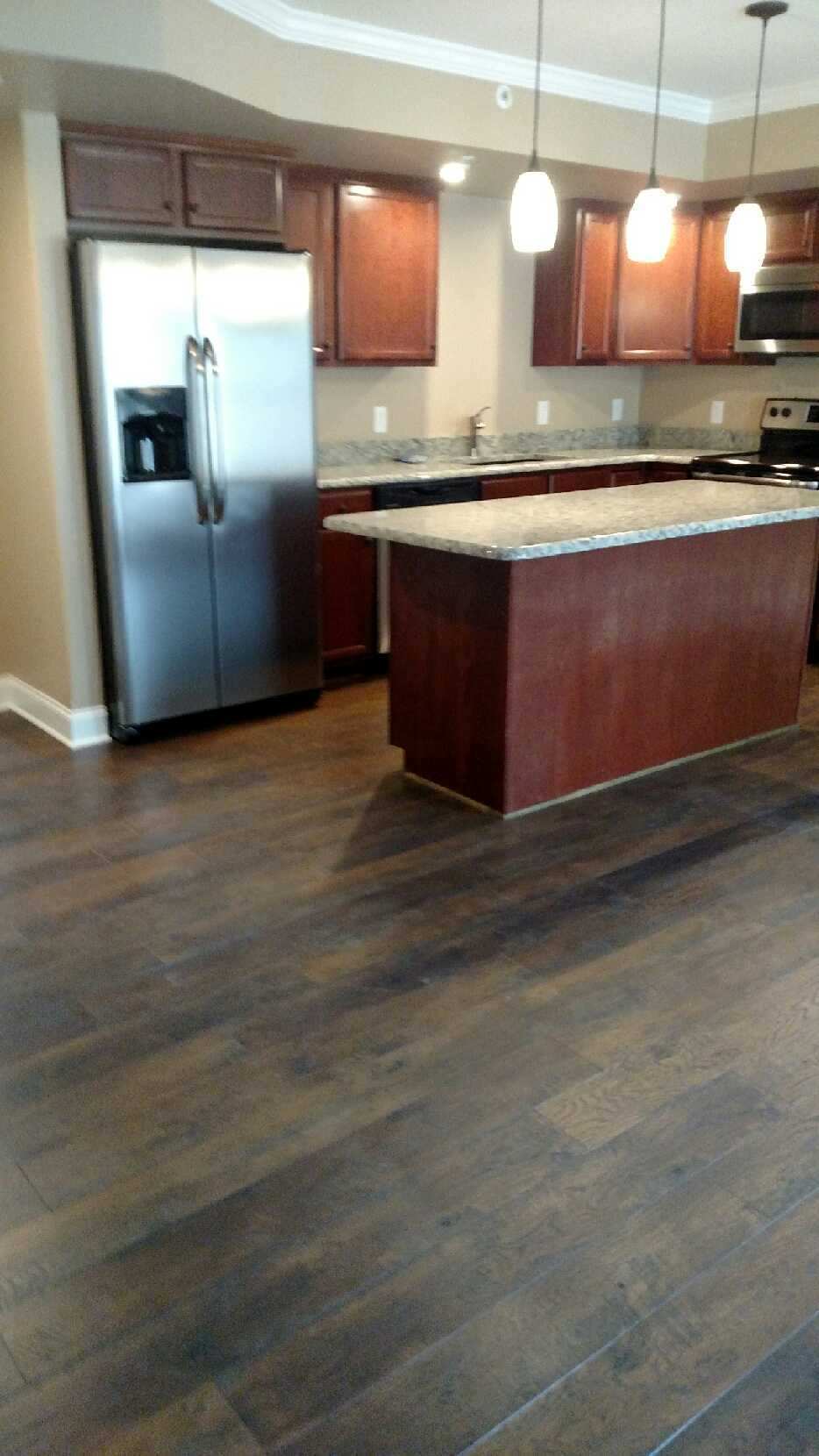 Building Photo - 204 Hollow Dr