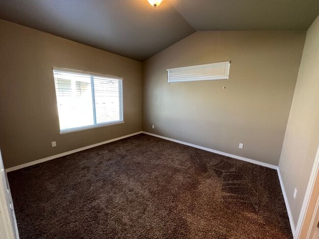 Building Photo - Gorgeous New paired home in Ridgen Farm