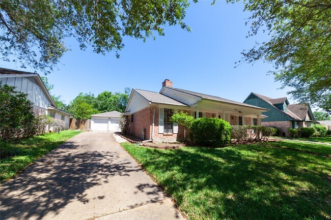 Building Photo - 8826 Roos Rd