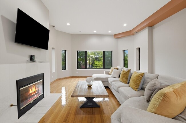 Building Photo - 7308 S Ridgeland Ave