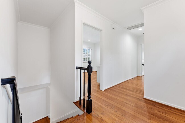 Building Photo - 11053 Strathmore Dr