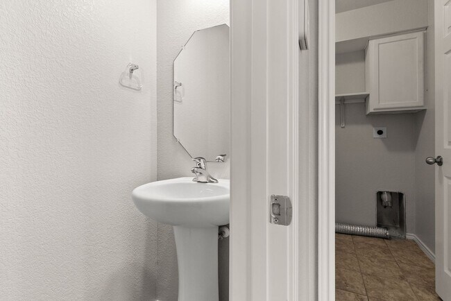 Building Photo - 9605 Raeburn Court