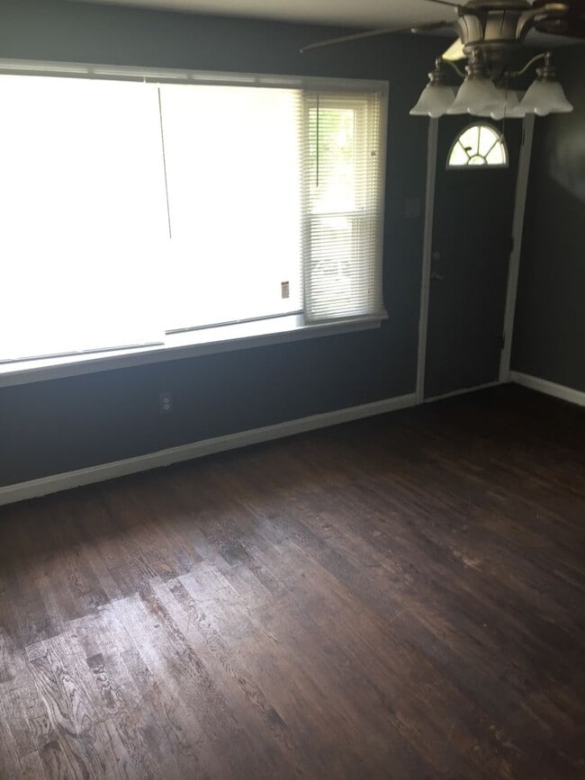 Building Photo - Beautifully Updated 3 Bedroom House! Comin...
