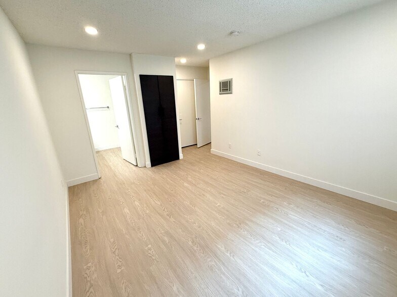 Building Photo - 3546 Hughes Ave